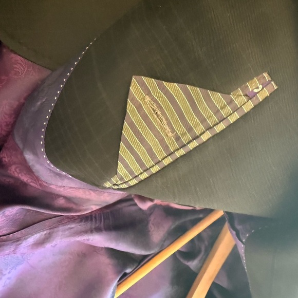 Ted Baker Endurance 39R wool EUC black with light pinstripes and  Purple Lining - Picture 13 of 15